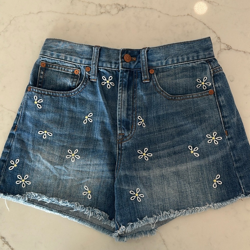 Madewell The Perfect Jean Short: Daisy Embroidered Edition